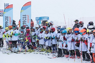 200 юных спортсменов приняли участие в праздновании Дня снега в горах Красной Поляны