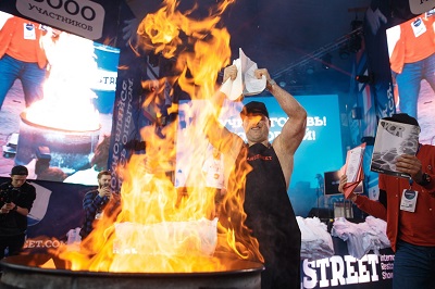 На гастрофестивале в Сочи побили мировой рекорд Гиннесса по одновременному приготовлению бургеров 