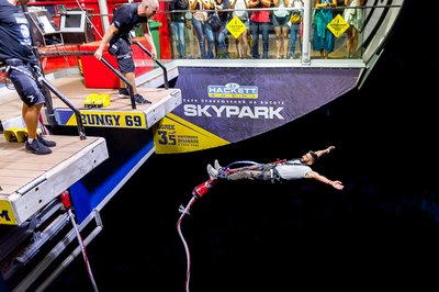 Юбилейный банджи-прыжок отметят в «Скайпарке» 