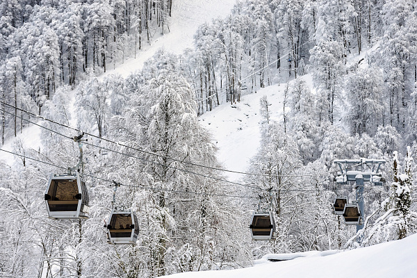 На сочинских горнолыжных курортах подготовлено более 100 трасс