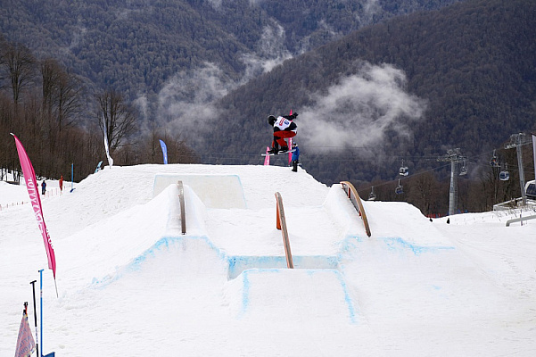 Два турнира по сноуборду стартовали в горах Сочи в эти выходные