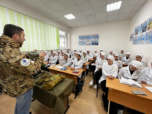 В Сочи в рамках национального проекта «Образование» проходят занятия по начальной военной подготовке