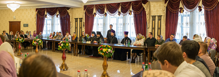 Православная молодёжь Сочи встретилась с епископом Сочинским и Туапсинским Германом