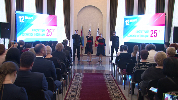 Сочинке вручили медаль «25 лет избирательной системе России» 