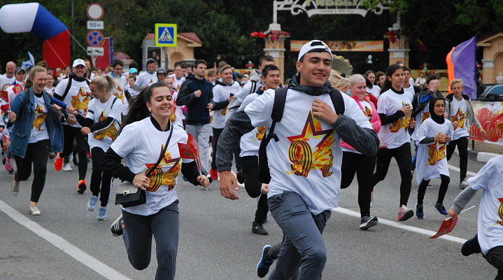 Более 500 сочинцев приняло участие в легкоатлетическом забеге, посвящённом Дню Победы
