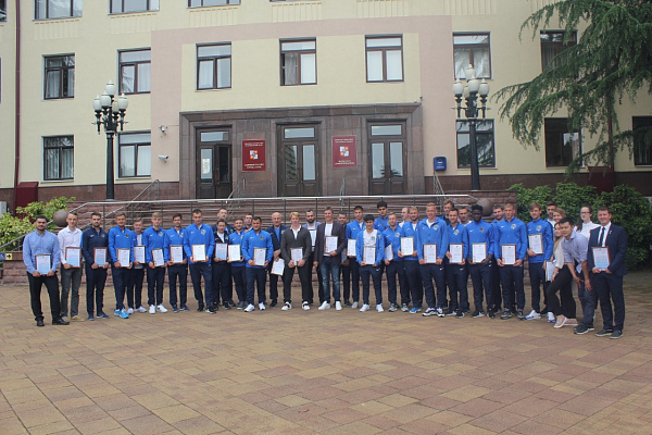 Футболистов ФК «Сочи» поздравили с выходом в Российскую Премьер-лигу